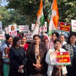 महिला कांग्रेस ने विधानसभा अध्यक्ष ऋतु खंडूड़ी भूषण के आवास का घेराव किया