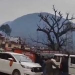 मंत्री गणेश जोशी के खिलाफ उत्तरकाशी में प्रदर्शन, काले झंडे दिखाए