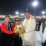 अमेरिका से आये एनआरआई ने दो छात्रों को शिक्षा के लिए दी आर्थिक सहायता