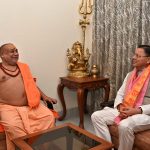 जगद्गुरु शंकराचार्य स्वामी राजराजेश्वराश्रम महाराज से सीएम धामी ने की भेंट