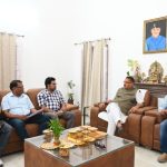 मंत्री ने अधिकारियों को दिए भूमिगत विद्युत लाइन कार्यों से क्षतिग्रस्त सड़कों को जल्द दुरुस्त करने के निर्देश