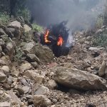 लोहाघाट में कार खाई में गिरने से लगी आग में दो लोगों की मौत, तीन घायल