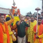 बारिश के बीच निकाली गयी नाग देवता की डोली